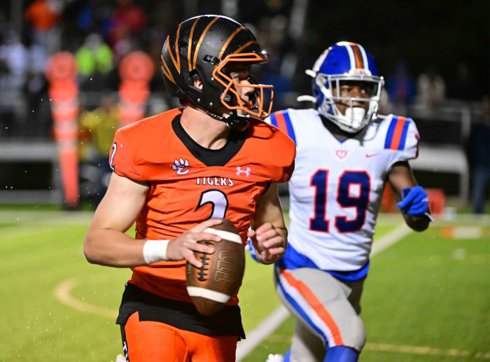 Edwardsville senior quarterback Jake Curry